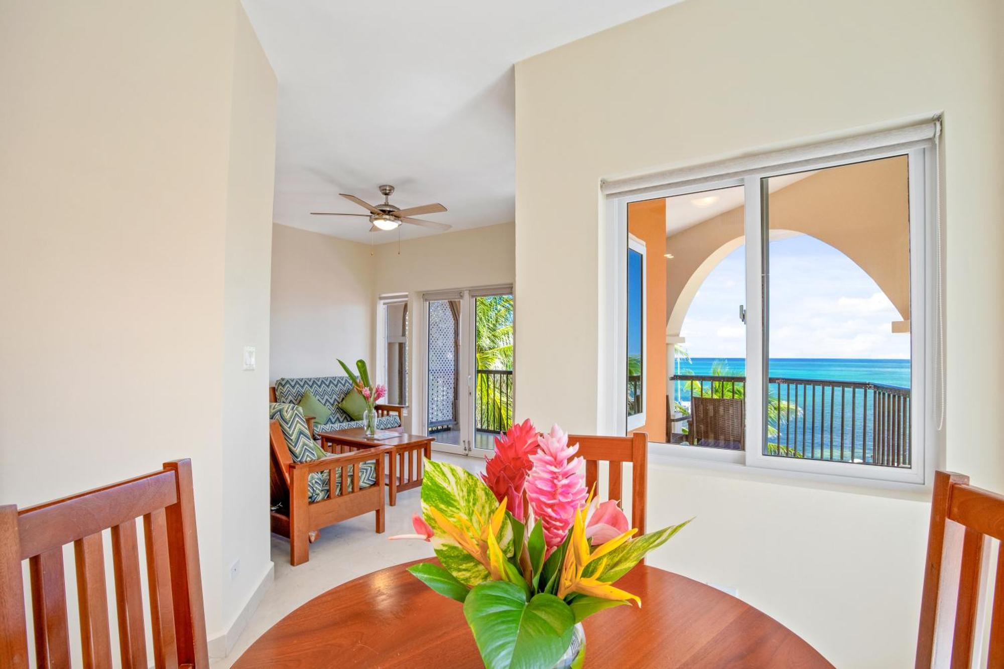 Sunbreeze Suites San Pedro  Exteriör bild