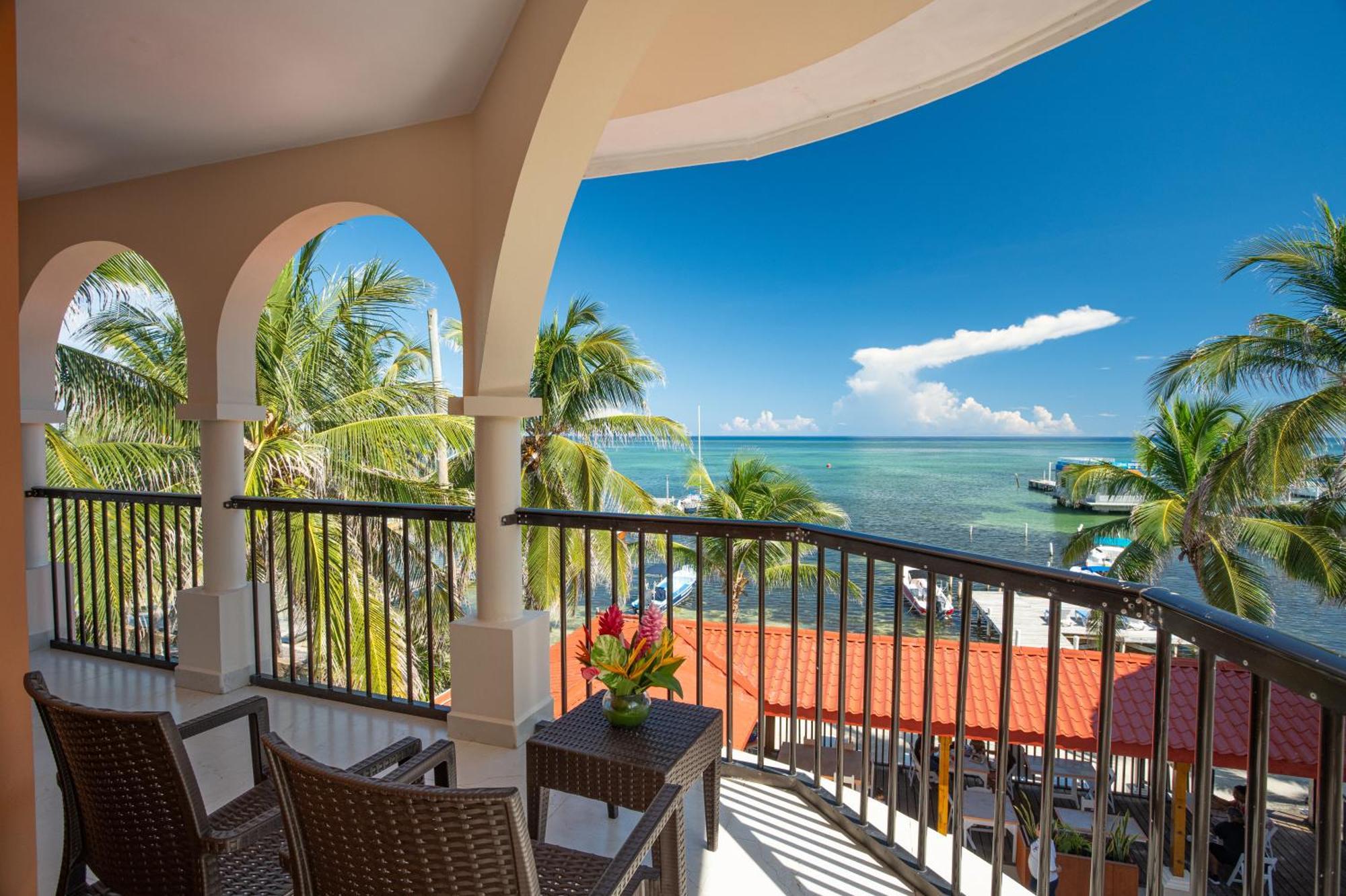 Sunbreeze Suites San Pedro  Exteriör bild