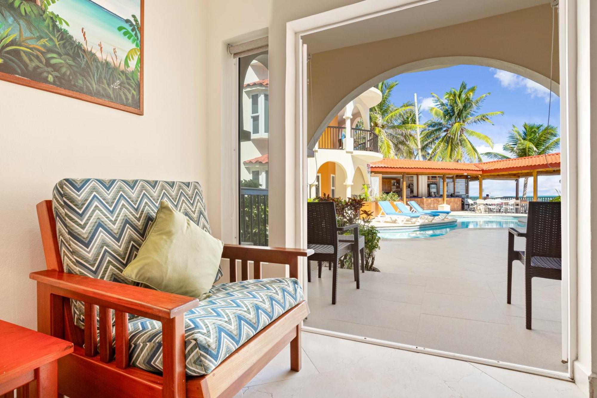 Sunbreeze Suites San Pedro  Exteriör bild