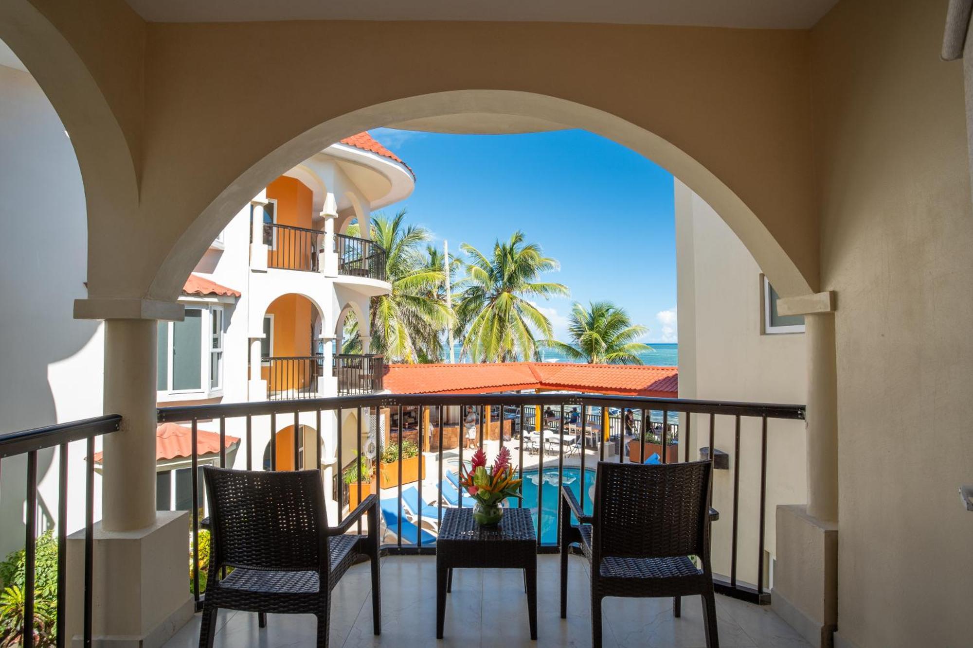 Sunbreeze Suites San Pedro  Exteriör bild