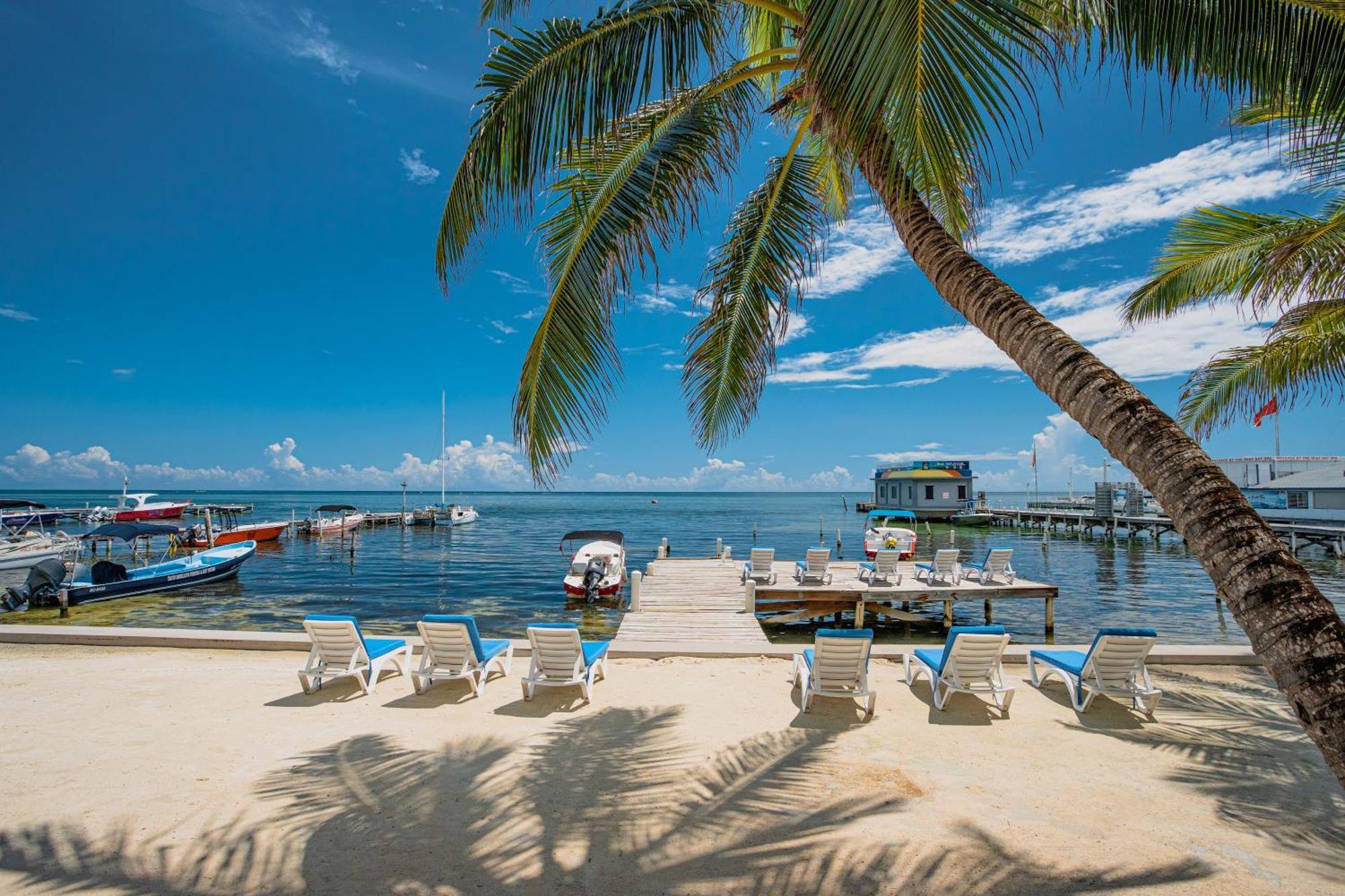 Sunbreeze Suites San Pedro  Exteriör bild
